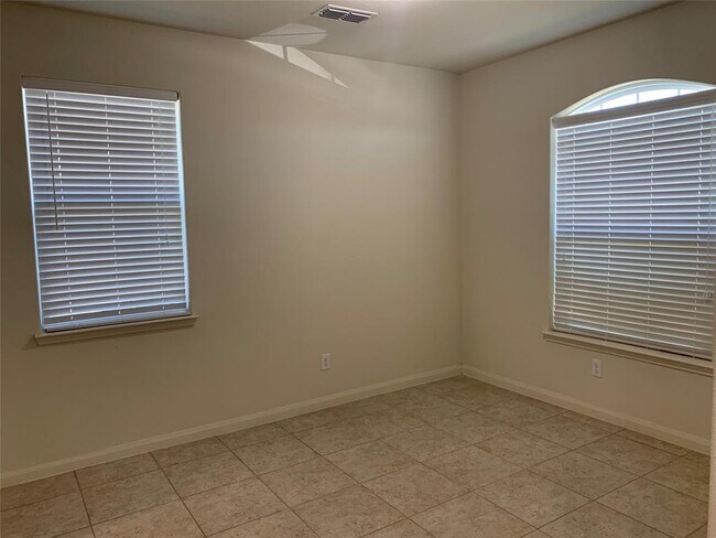 Building Photo - 9425 Bald Cypress St