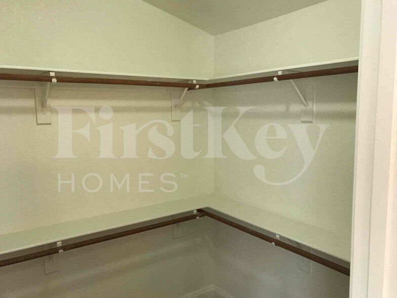 Building Photo - 8041 Hilliard Ave