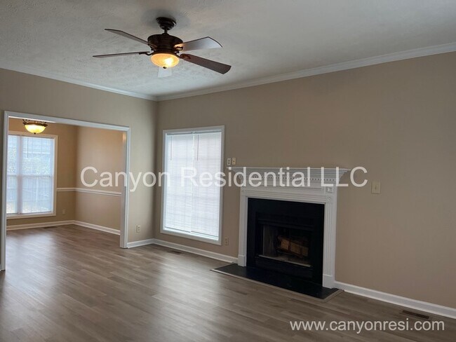 Building Photo - 825 Connaly Dr