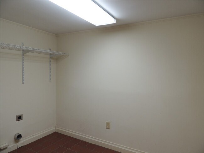 Building Photo - 803 Kings Rd