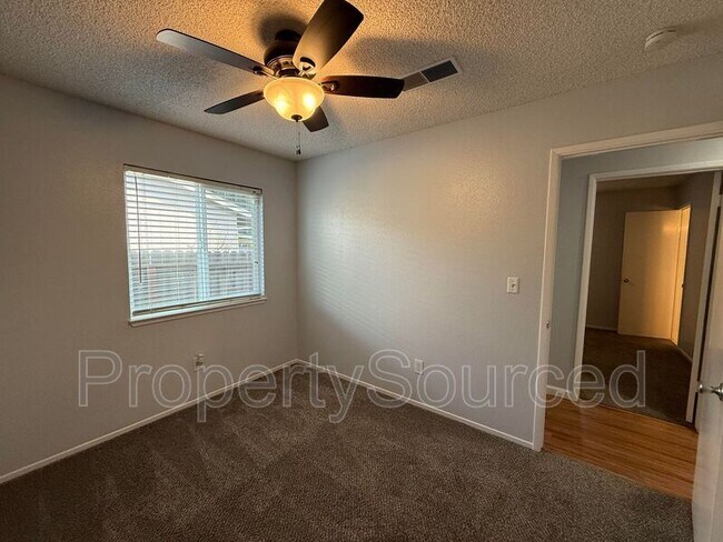 Building Photo - 1708 Applegate Dr