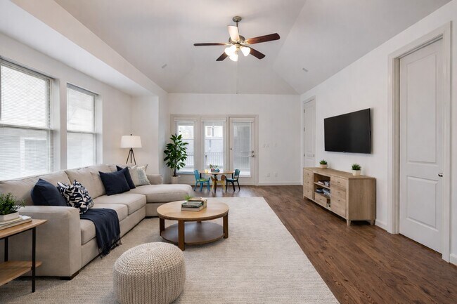 Building Photo - 1103 Summer St