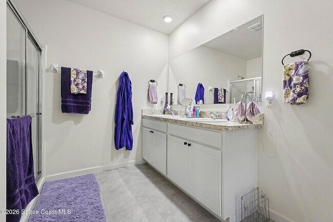 Building Photo - 543 Old Country Rd S E