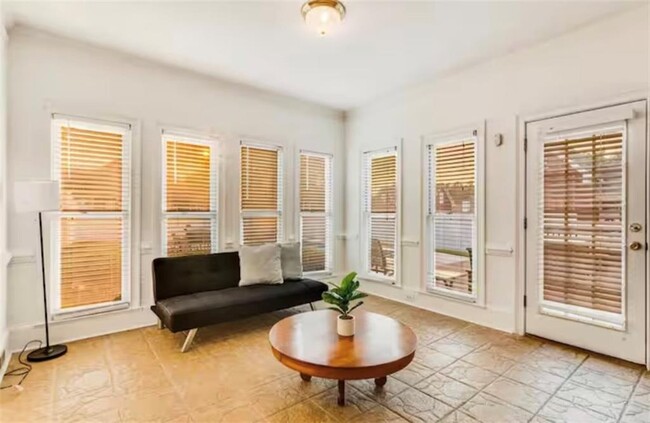 Building Photo - 1408 Aramore Dr SE