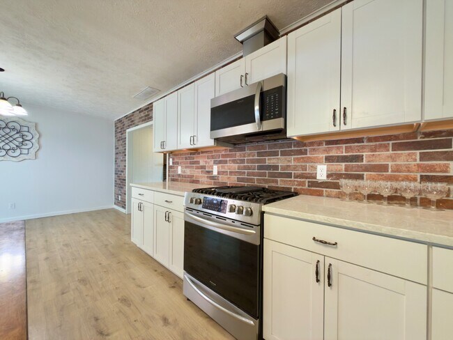 Building Photo - 295 Dogwood