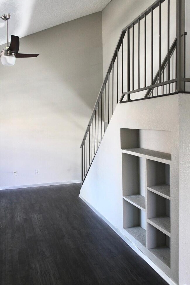 Building Photo - 4901 E Kelton Ln