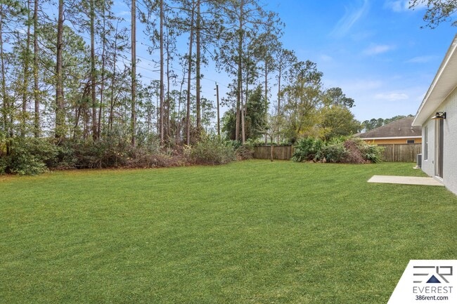 Building Photo - LIKE NEW 3/2/2 IN THE HEART OF PALM COAST