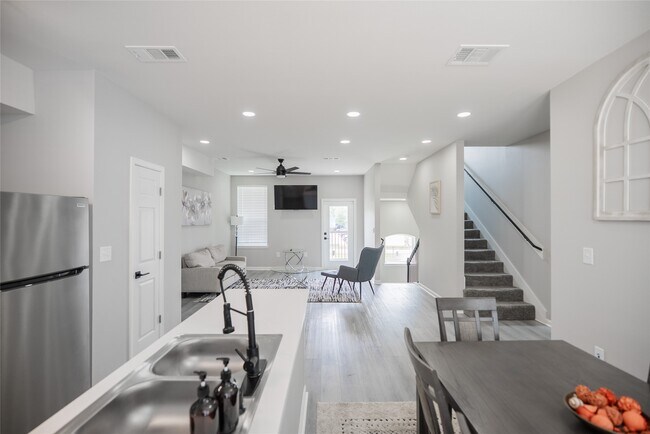 Building Photo - 2519 Washington St