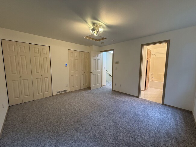 Building Photo - Warm & Cozy 2BD/1.5BTH Townhome for Rent i...