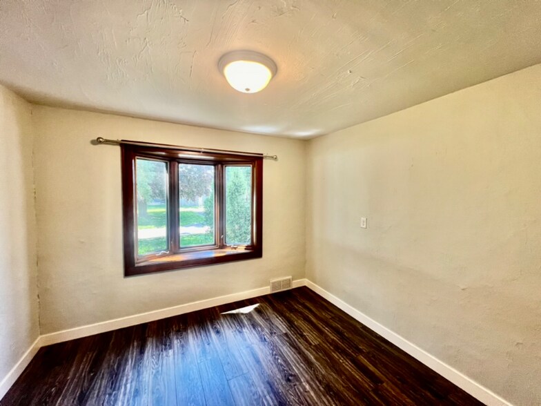 Building Photo - 1032 N Rapids Rd