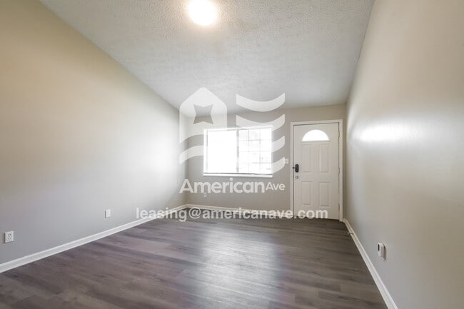 Building Photo - 1903 E Redfern Way