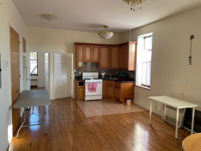 Primary Photo - 126 Thatford Ave