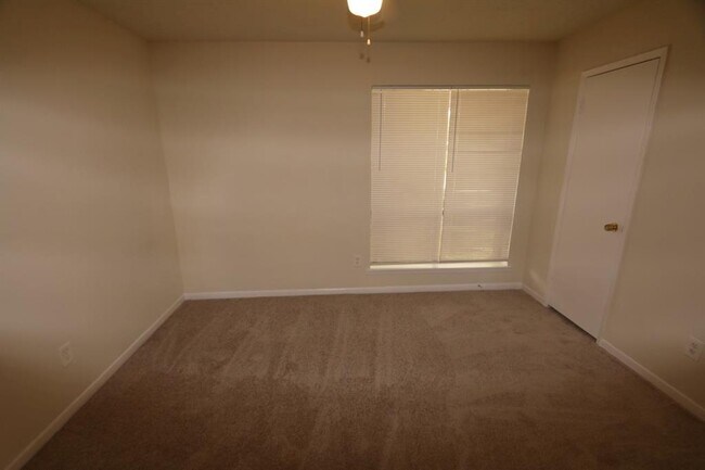 Building Photo - 9846 Sagepike Dr