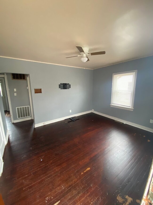 Building Photo - 4 bedroom 2 bath house in Henrico County! ...