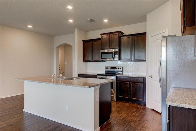 Building Photo - 403 Kyra Ln