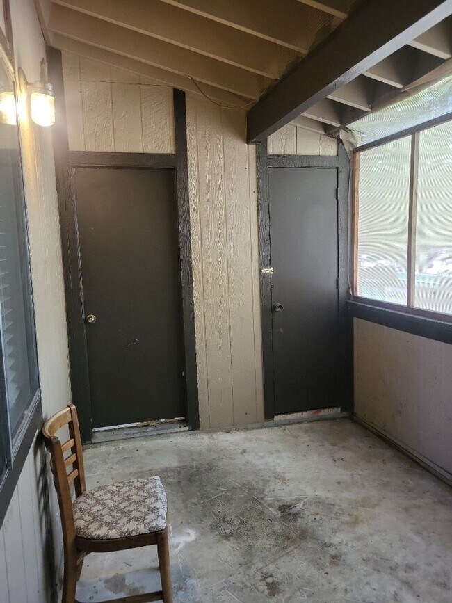 Building Photo - 2100 Highview Ct