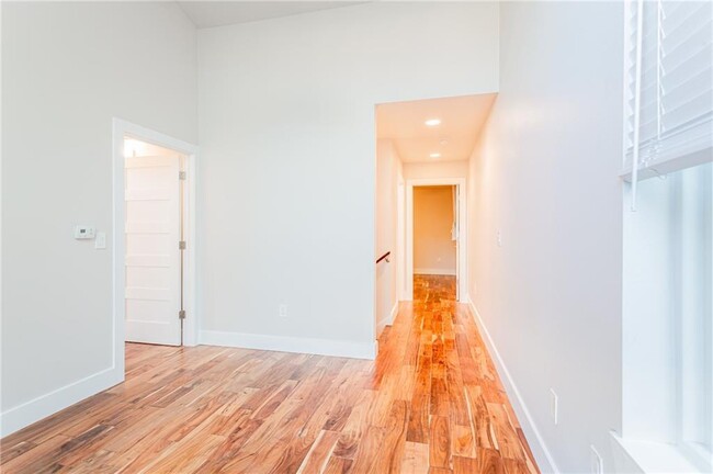 Building Photo - 2509 Del Curto Rd