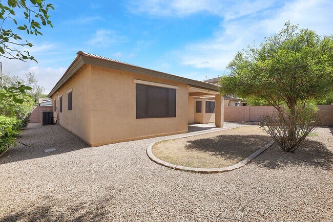 Building Photo - 18631 E Swan Dr