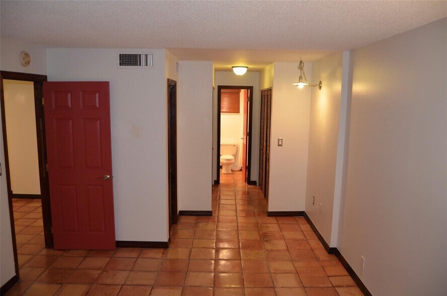 Building Photo - 406 NW 68th Ave