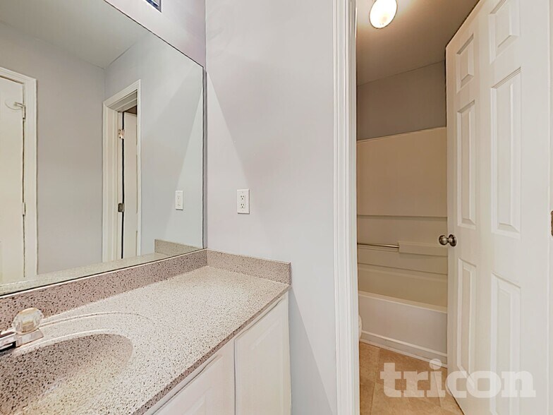 Building Photo - 7568 Cole Ln