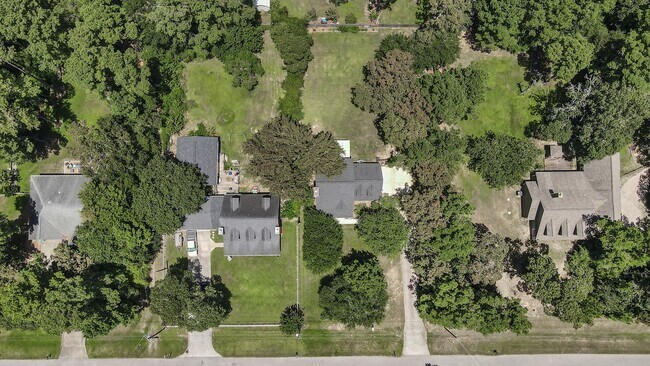 Building Photo - 22806 Lantana Dr