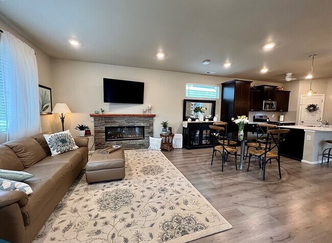 Building Photo - Beautiful Home Ten Trails Community Black Diamond