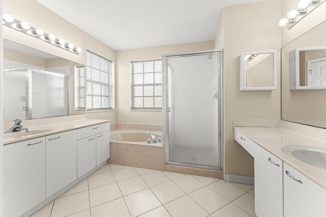 Building Photo - 255 Saratoga Blvd E