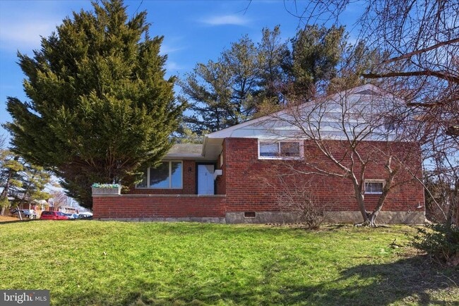 Building Photo - 2423 Harwood Rd