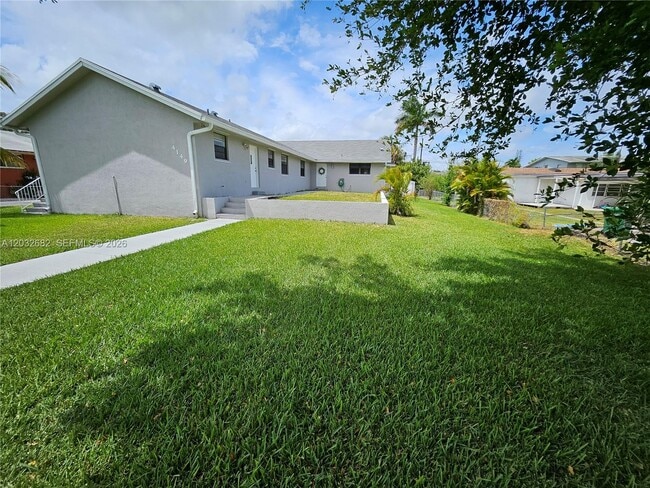 Building Photo - 4149 SW 52nd St