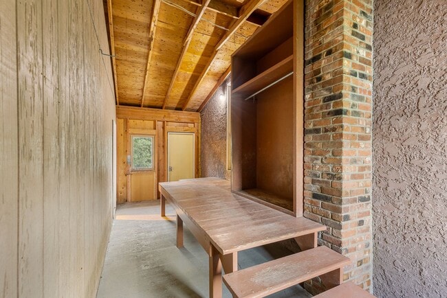 Building Photo - 9 Big Horn Dr