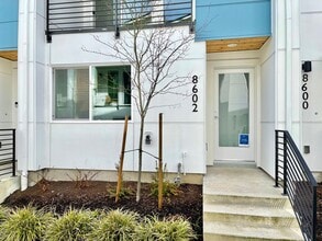 Building Photo - Great Townhome for rent