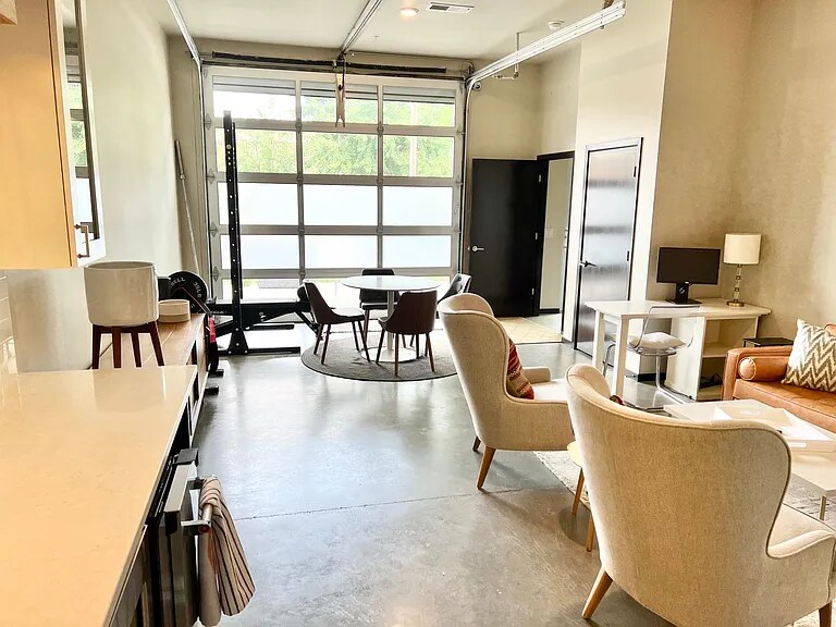 Building Photo - 815 E Mifflin St