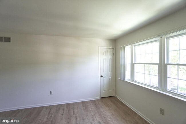 Building Photo - 1703 Smedley Ct