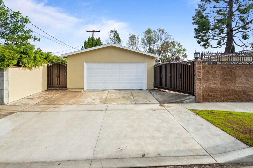 2 car Garage - 22321 Hartland St