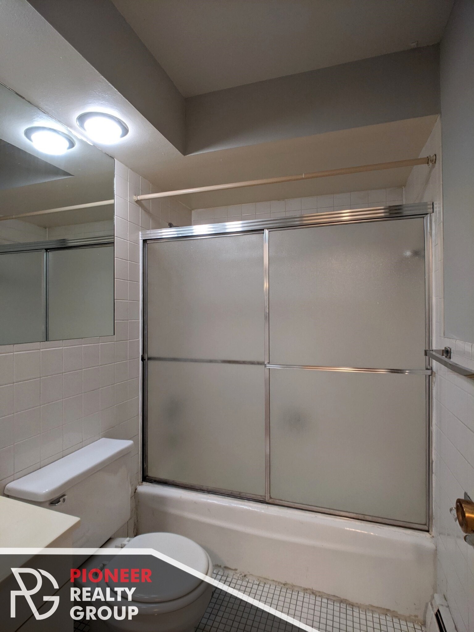 Building Photo - 502 W Briar Pl