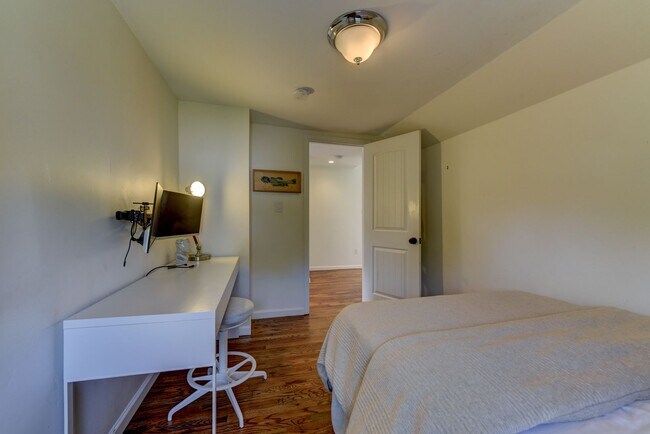 Building Photo - 303 E Chester St