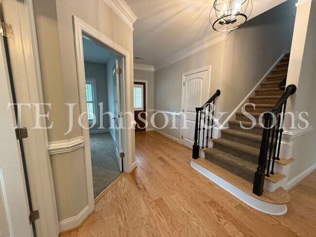 Building Photo - Beautifully Appointed Home in Clemmons