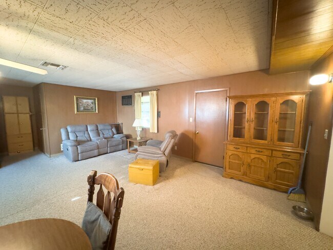 Building Photo - 705 Greenway Dr