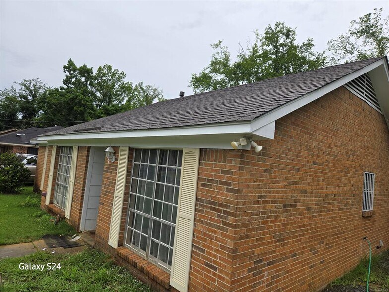 Building Photo - 4259 Burtonway Dr