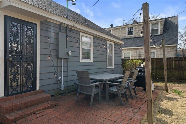 Building Photo - 1790 Lyndale Ave