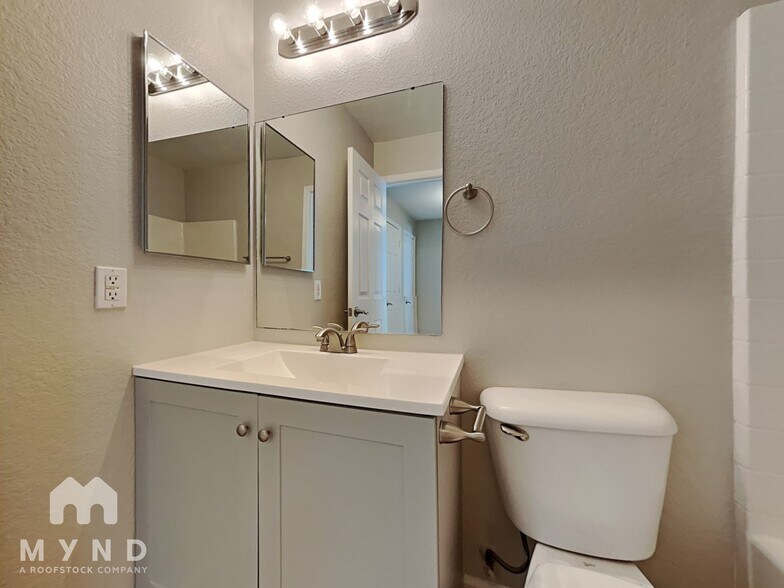 Building Photo - 40167 N Costa Del Sol Dr