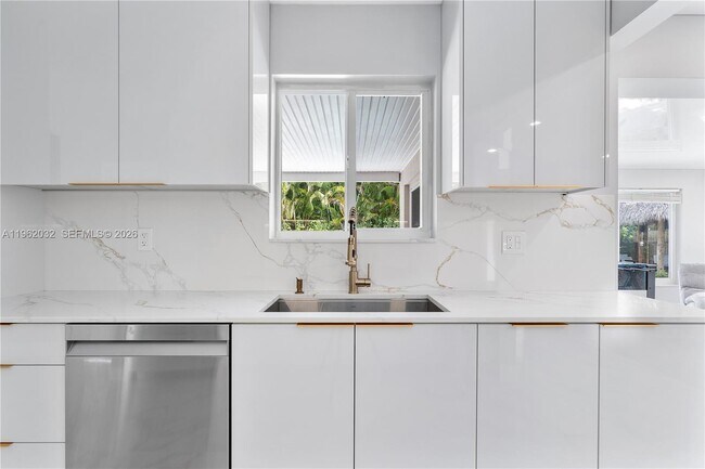 Building Photo - 4440 NE 17th Ave