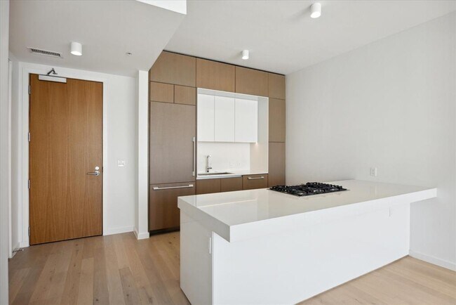 Building Photo - 313 W 17th St