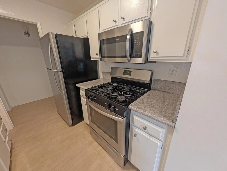 Building Photo - 4303 Cedros Ave