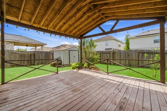 Building Photo - 8203 Loetsch Ridge Way