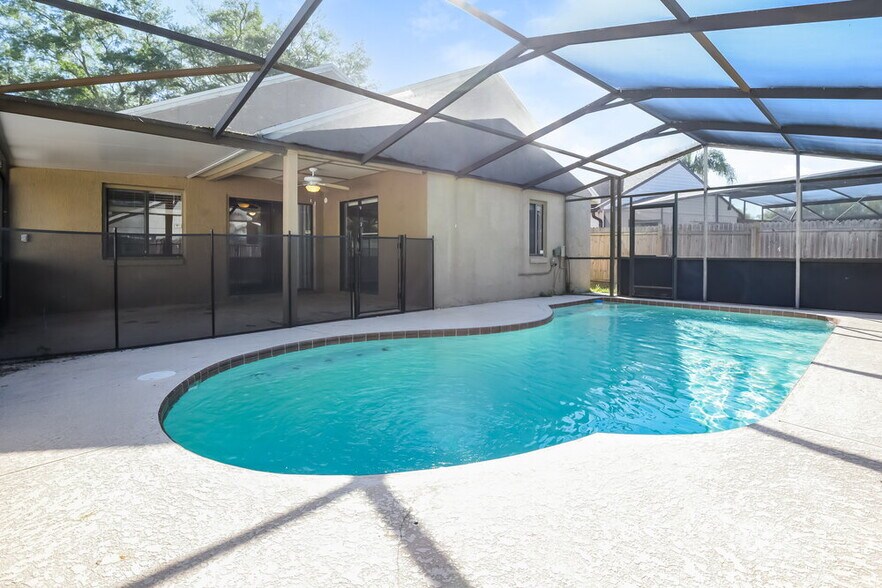 Building Photo - 1048 Vernon Loop