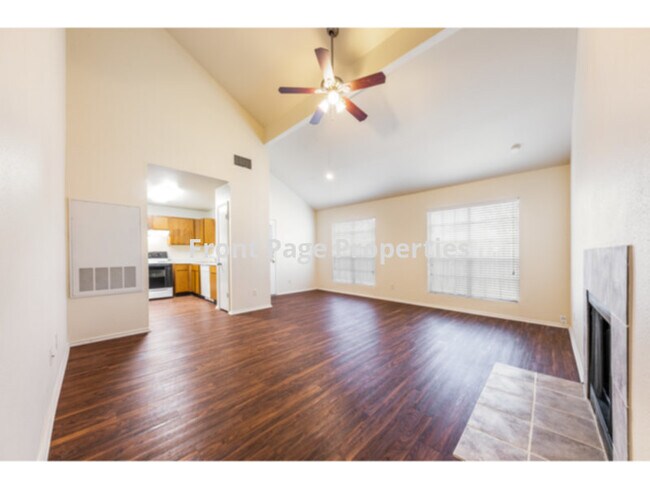 Building Photo - 1304 Danbury Sq