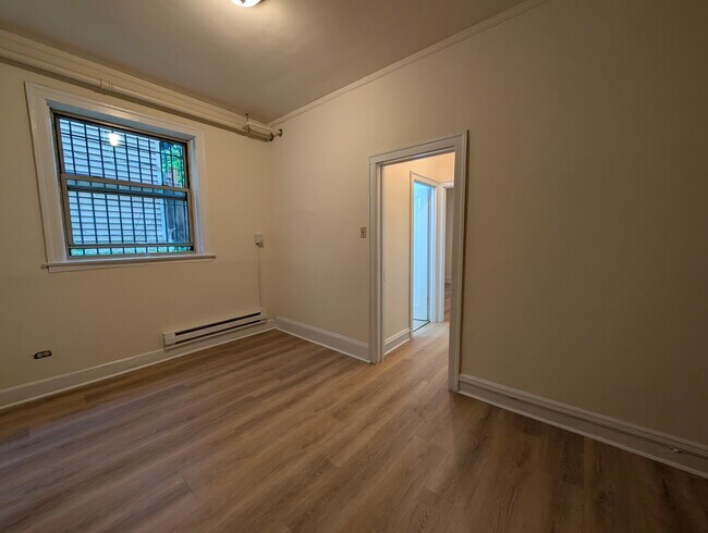 Building Photo - 2536 N Sawyer Ave