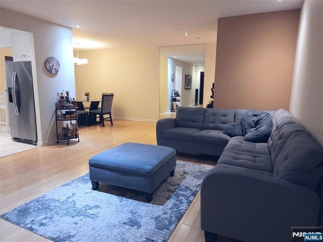 Building Photo - 8915 Bergenwood Ave