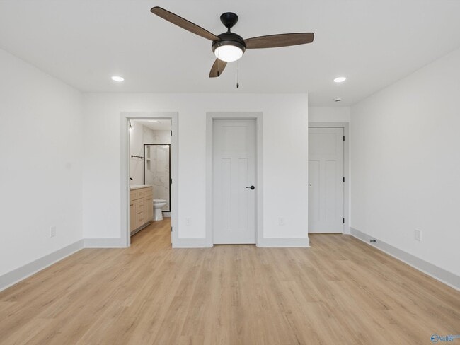 Building Photo - 6 Whispering Oak Dr SW
